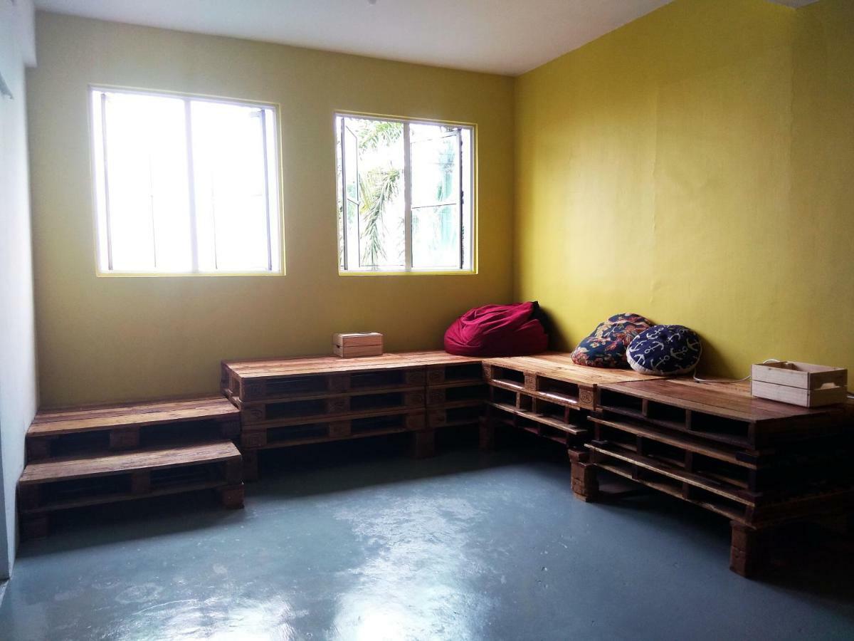 Sandakan Backpackers Hostel Екстериор снимка