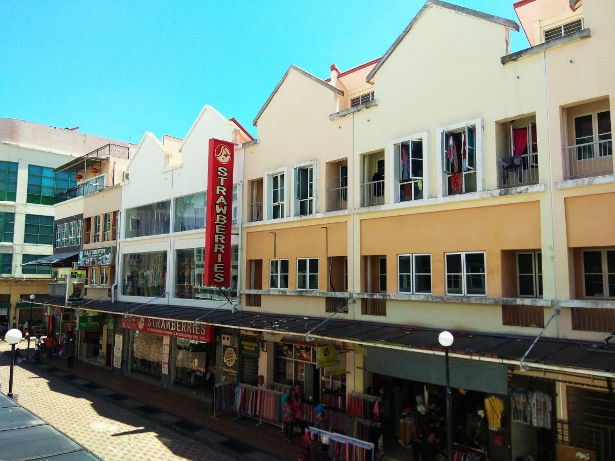 Sandakan Backpackers Hostel Екстериор снимка