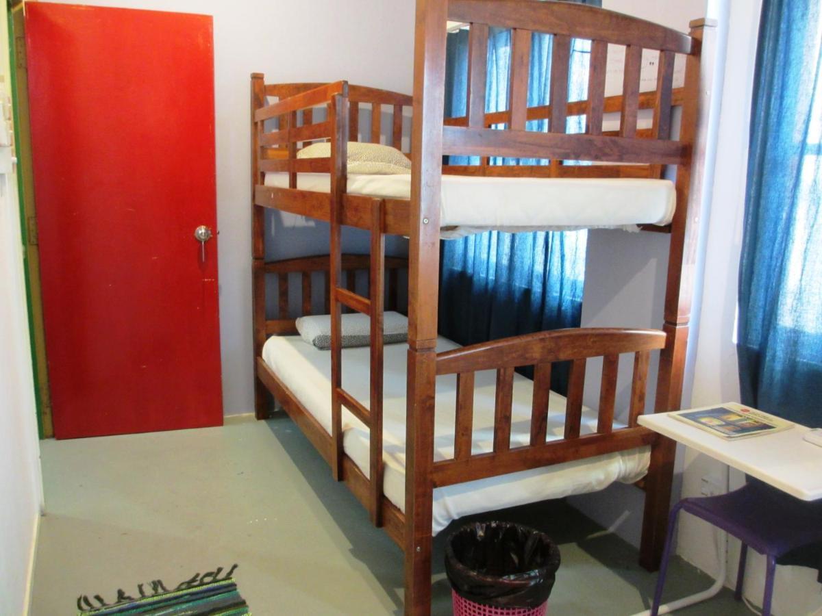 Sandakan Backpackers Hostel Екстериор снимка