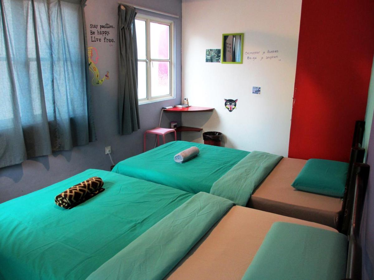 Sandakan Backpackers Hostel Екстериор снимка